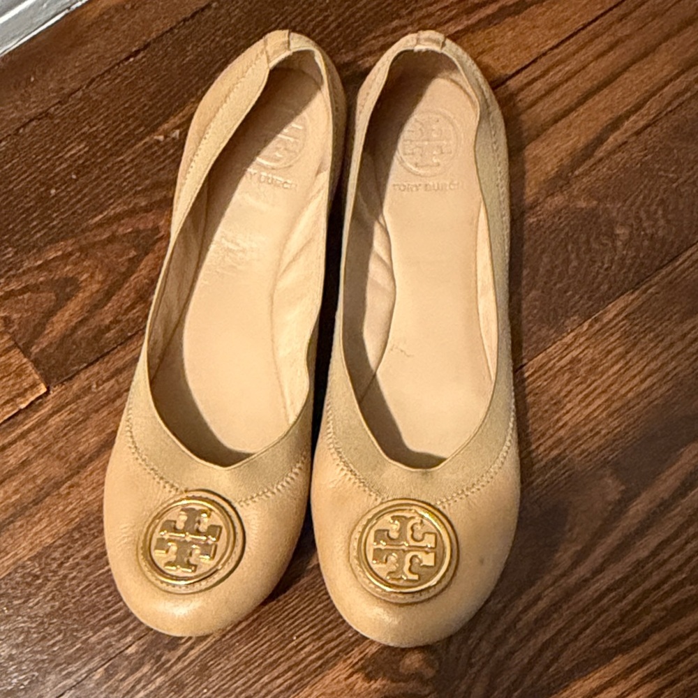 Tory Burch Cream Leather Logo Medallion Ballet Flats